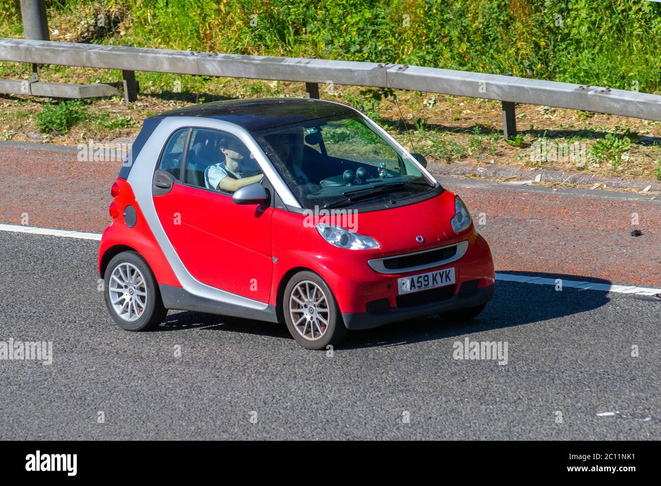 Small car smart isolated Banque de photographies et d'images à haute  résolution - Alamy