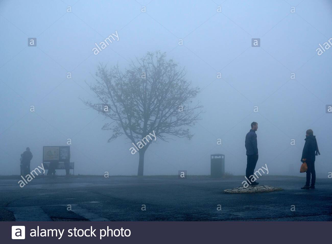 Edimbourg, Ecosse, Royaume-Uni. 13 juin 2020. Brouillard épais affectant le centre-ville d'Édimbourg. Vu ici sur Calton Hill. Crédit : Craig Brown/Alay Live News Banque D'Images