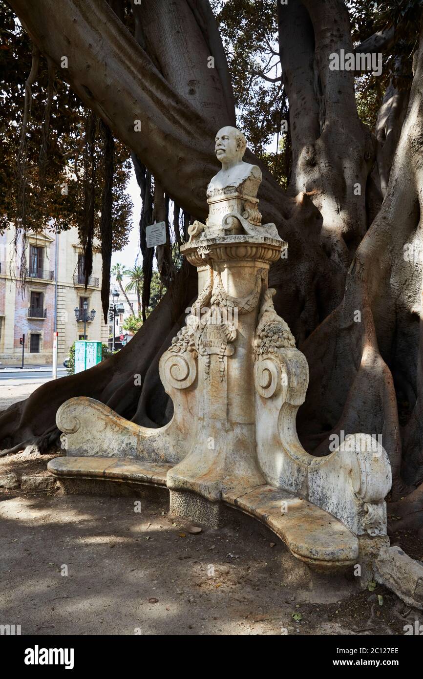 Mémorial Munoz Degrein à l'ombre d'un grand figuier, Jardins de Glorieta, Valence, Espagne Banque D'Images