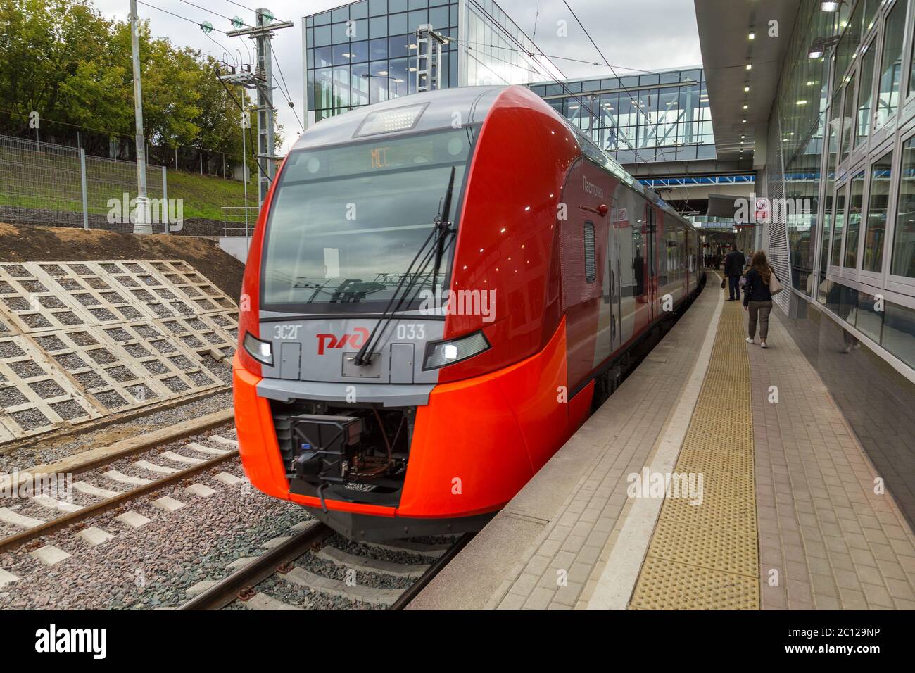 MOSCOU, RUSSIE - 13 SEPTEMBRE 2016 : ligne centrale du cercle MCC Lastochka train à la gare de Krimskaya Banque D'Images