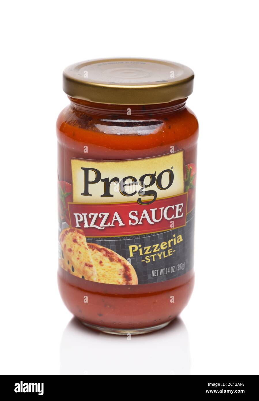 IRVINE, CALIFORNIE - 25 MAI 2020 : un pot de sauce à la pizza Prego, style Pizzeria. Banque D'Images