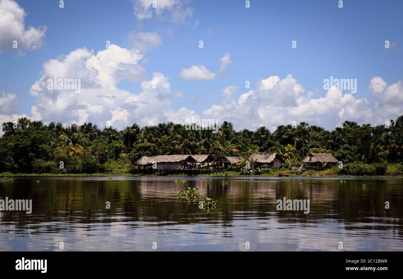 Réflexion sur les bateaux et les Sky, Delta d'Orinoco, Venezuela Banque D'Images