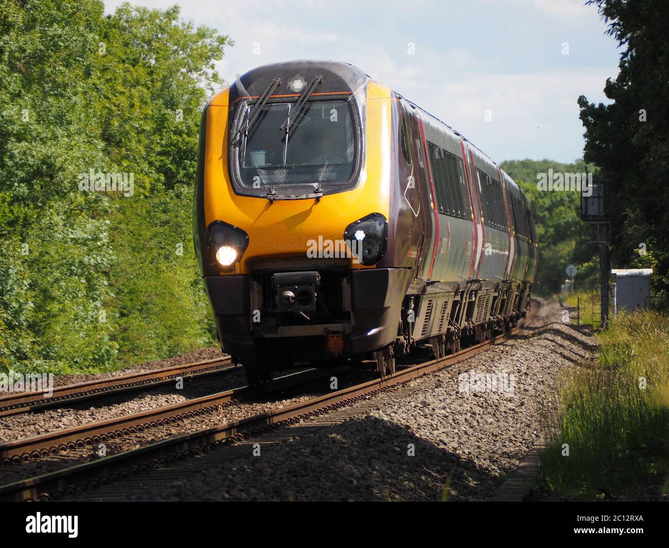 CrossCountry by Arriva classe 220 Voyager passe par Claydon dans l'Oxfordshire sur le chemin de Bournmouth à Manchester Banque D'Images