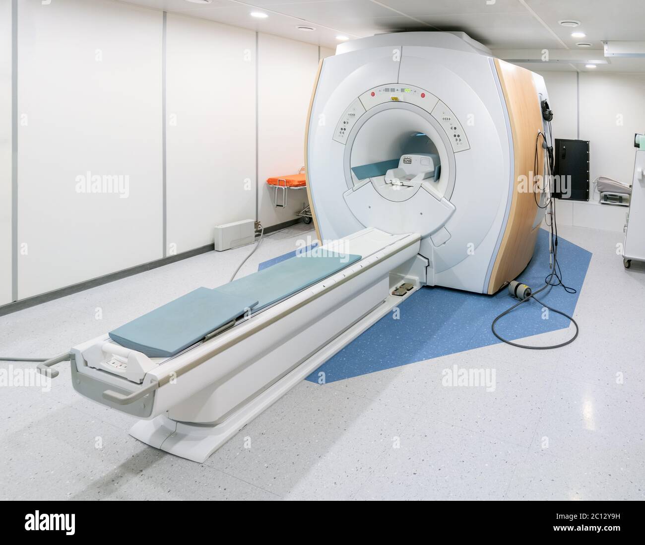 IRM - imagerie par résonance magnétique - scanner dans la chambre  d'hôpital, personne à l'intérieur Photo Stock - Alamy