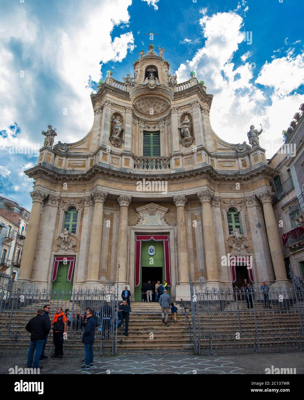 Basilique della Collégiata aussi connue sous le nom de Santa Maria dell'Elemosina à Catane, Sicile, Italie; terminée en 1768, c'est un exemple de baroque sicilien. Banque D'Images