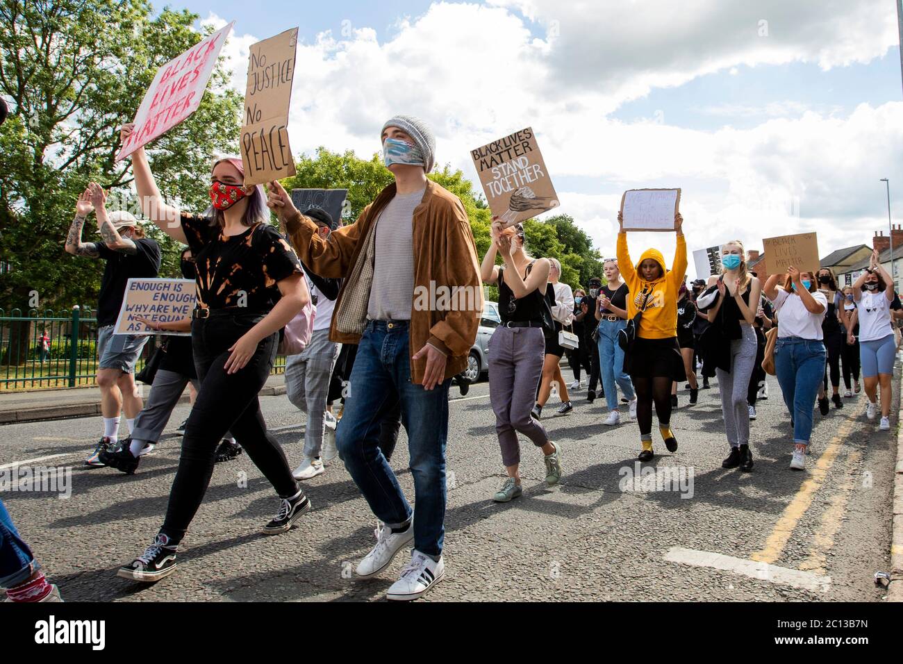 NORTHAMPTON, Royaume-Uni - LE 13 JUIN des manifestants pacifiques se réunissent dans le centre-ville de Northampton pour démontrer l'importance de la vie noire le samedi 13 juin 2020. (Crédit : MI News & Sport/Alay Live News Banque D'Images