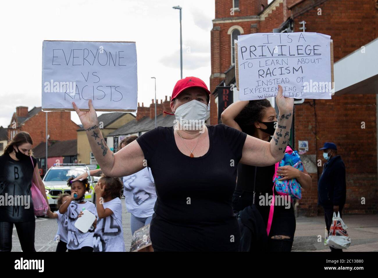 NORTHAMPTON, Royaume-Uni - LE 13 JUIN des manifestants pacifiques se réunissent dans le centre-ville de Northampton pour démontrer l'importance de la vie noire le samedi 13 juin 2020. (Crédit : MI News & Sport/Alay Live News Banque D'Images