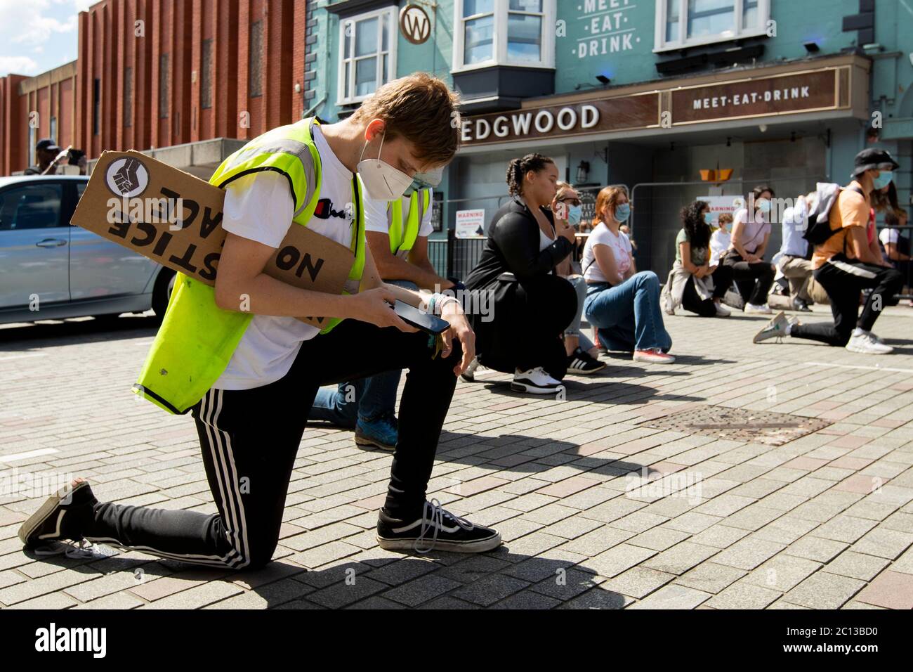 NORTHAMPTON, Royaume-Uni - LE 13 JUIN des manifestants pacifiques se réunissent dans le centre-ville de Northampton pour démontrer l'importance de la vie noire le samedi 13 juin 2020. (Crédit : MI News & Sport/Alay Live News Banque D'Images