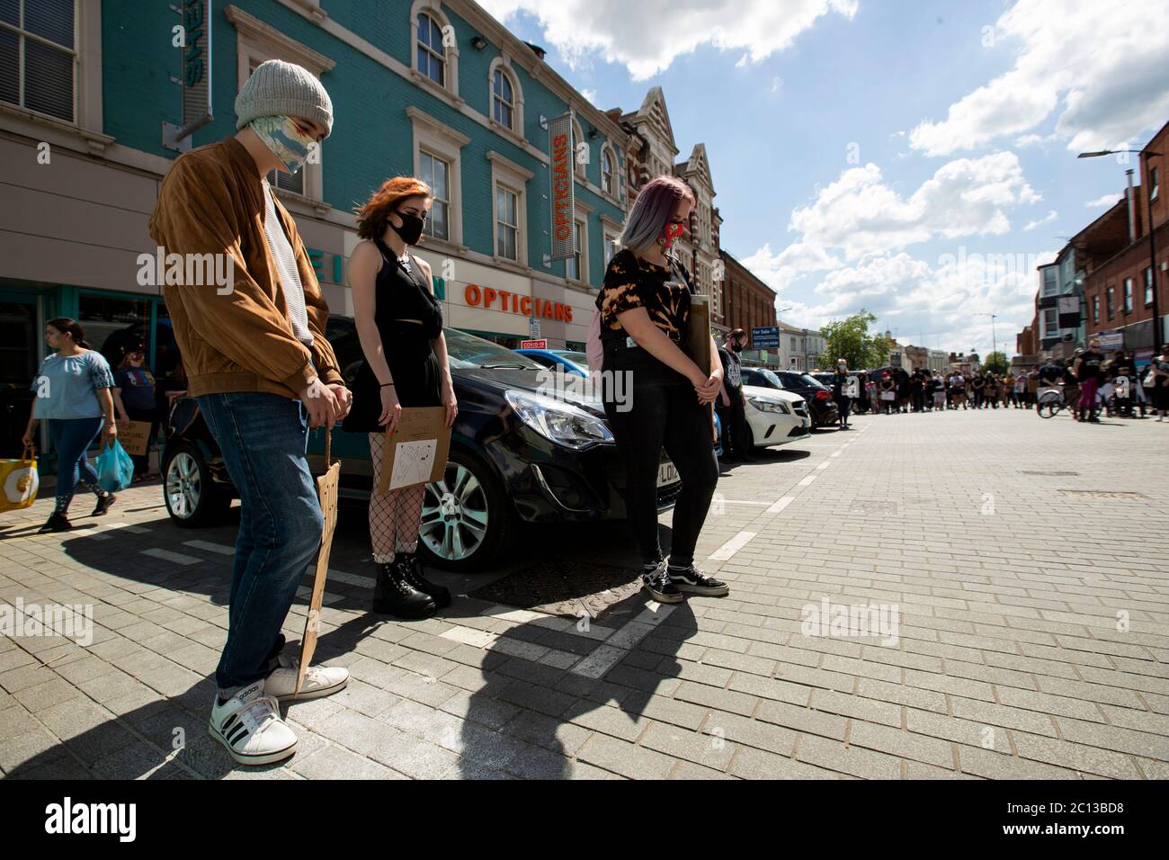 NORTHAMPTON, Royaume-Uni - LE 13 JUIN des manifestants pacifiques se réunissent dans le centre-ville de Northampton pour démontrer l'importance de la vie noire le samedi 13 juin 2020. (Crédit : MI News & Sport/Alay Live News Banque D'Images