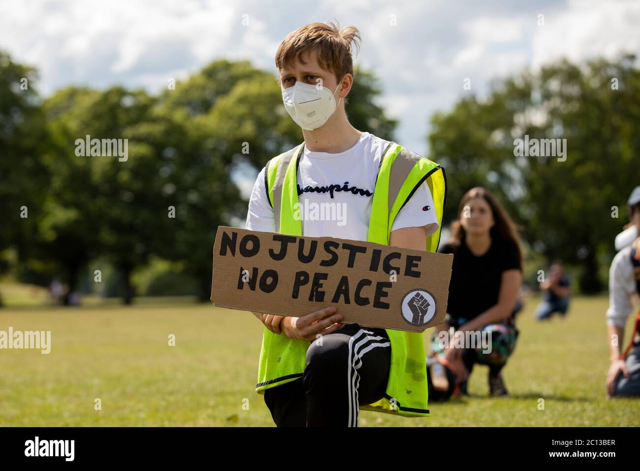 NORTHAMPTON, Royaume-Uni - LE 13 JUIN des manifestants pacifiques se réunissent dans le centre-ville de Northampton pour démontrer l'importance de la vie noire le samedi 13 juin 2020. (Crédit : MI News & Sport/Alay Live News Banque D'Images