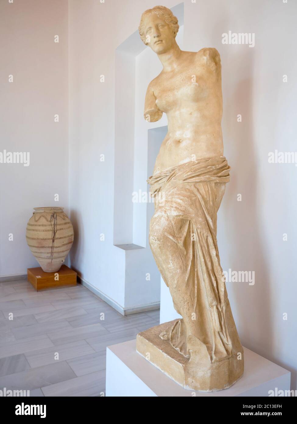 MILOS - GRÈCE, 14 JUILLET 2017 : réplique de l'exposition de statue d'Aphrodite de Milos du musée de l'île de Milos, Grèce Banque D'Images