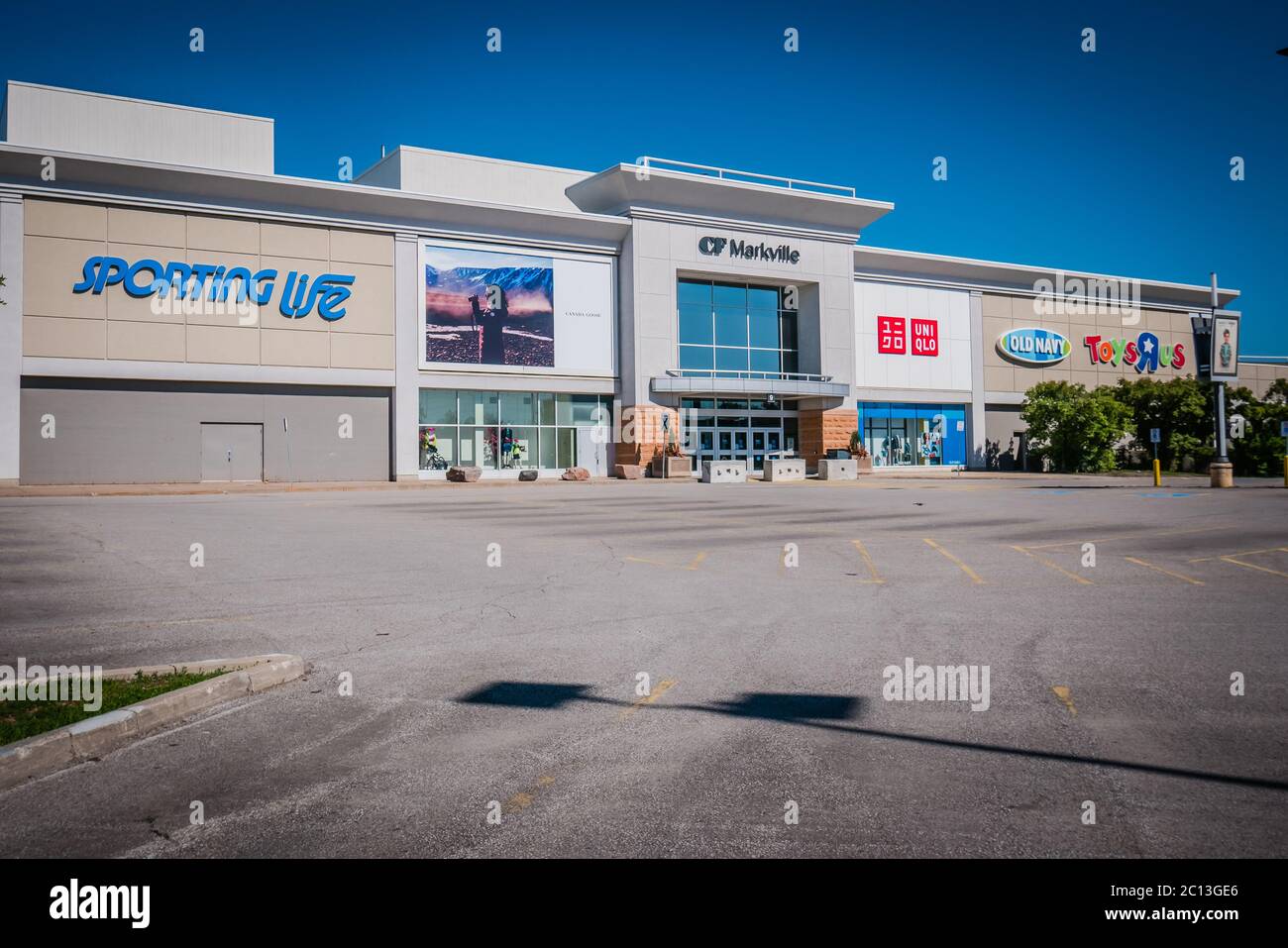 vider le stationnement du centre commercial au canada en raison de la fermeture du 19° Banque D'Images