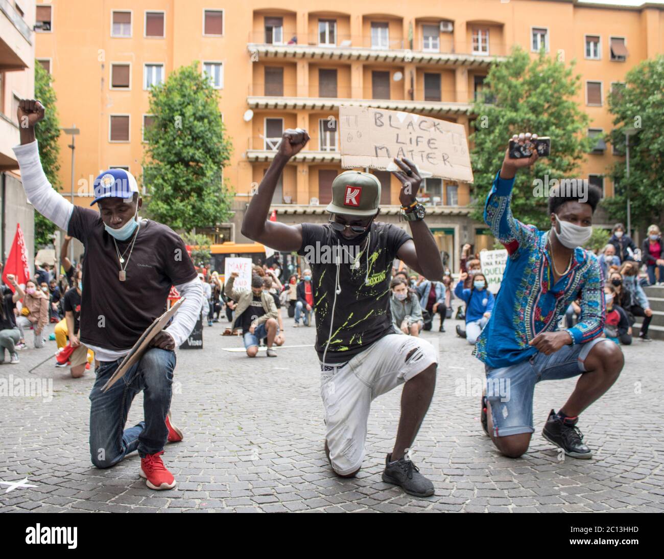 Italie. 13 juin 2020. Les manifestations contre le racisme et l'esclavage ne s'arrêtent pas après l'assassinat de George Floyd. En Italie, comme dans le monde entier, les gens sont tués parce qu'ils sont simples, gais, femmes ou simplement pauvres. (Photo d'Elisa Bianchini/Pacific Press) crédit: Agence de presse du Pacifique/Alamy Live News Banque D'Images