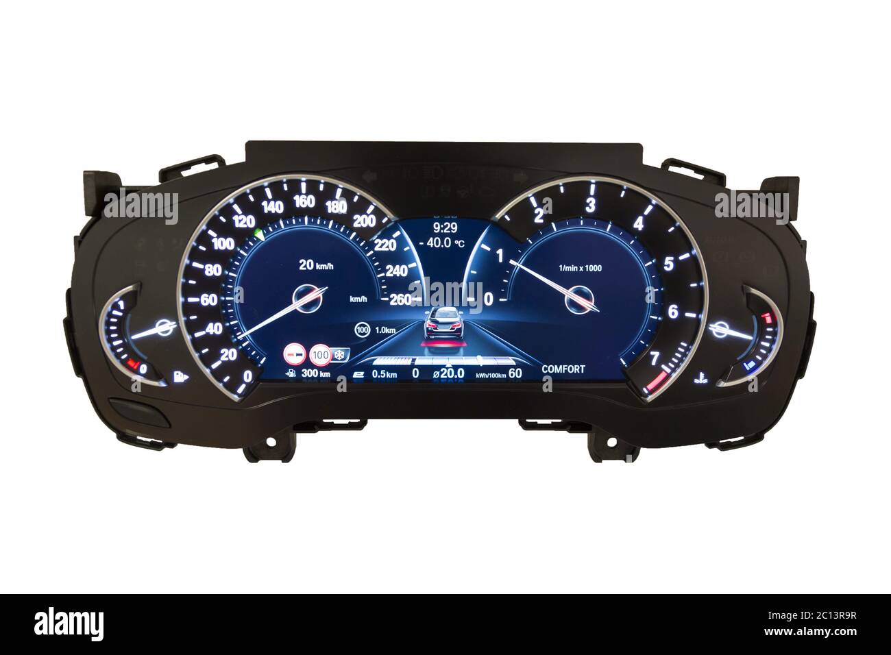 Tableau de bord et affichage numérique - kilométrage, consommation de carburant, compteur de vitesse KM/H. Banque D'Images