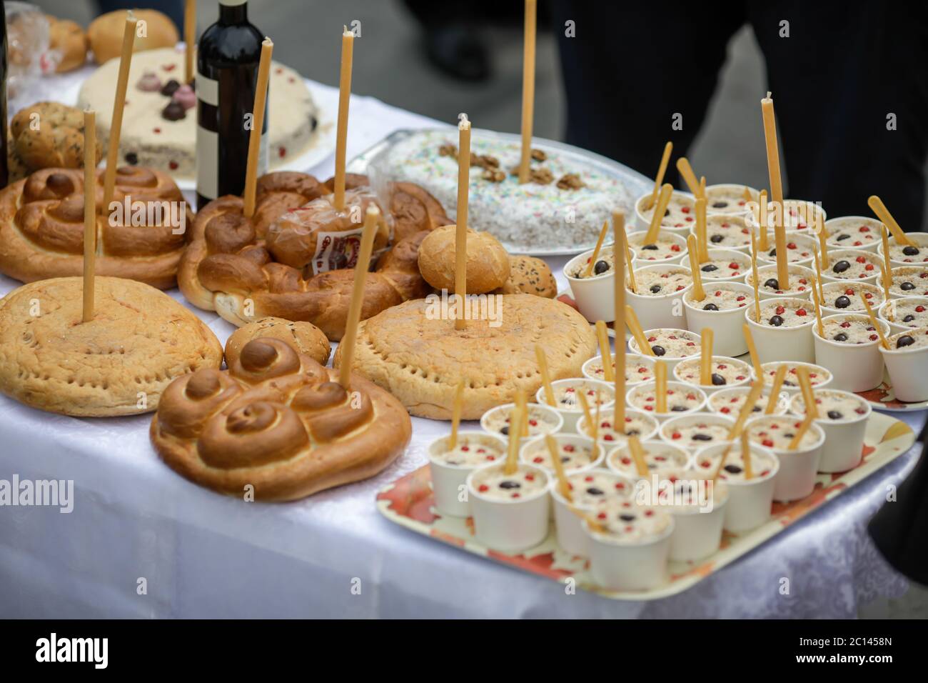 Bucarest Roumanie 13 Juin Gateau Funeraire Chretien Orthodoxe Lors D Une Ceremonie Photo Stock Alamy