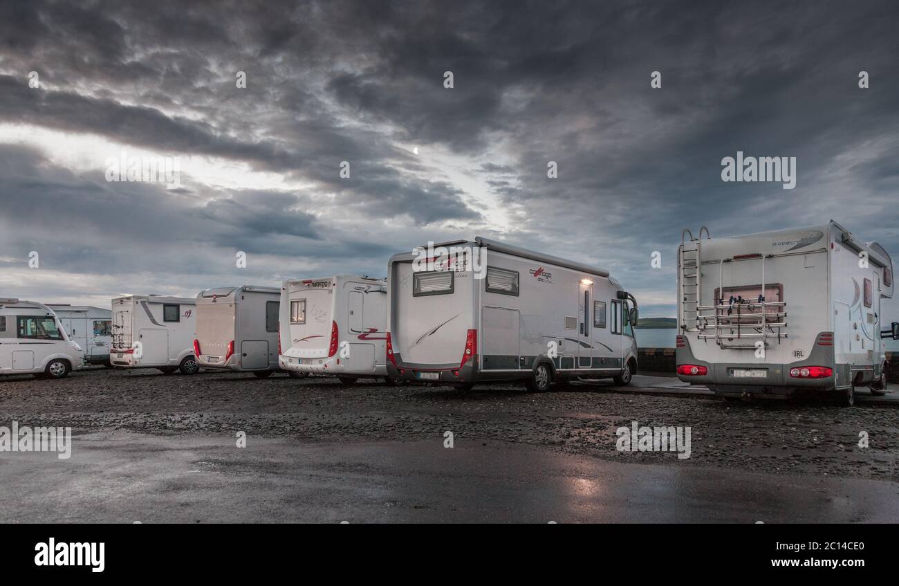 Garrettstown, Cork, Irlande. 14 juin 2020. Le premier week-end depuis la levée des restrictions de voyage Covid-19, les familles ont profité de l'occasion pour passer la nuit avec leurs camping-cars à Garrettstown, Co. Cork, Irlande. - crédit; David Creedon / Alamy Live News Banque D'Images