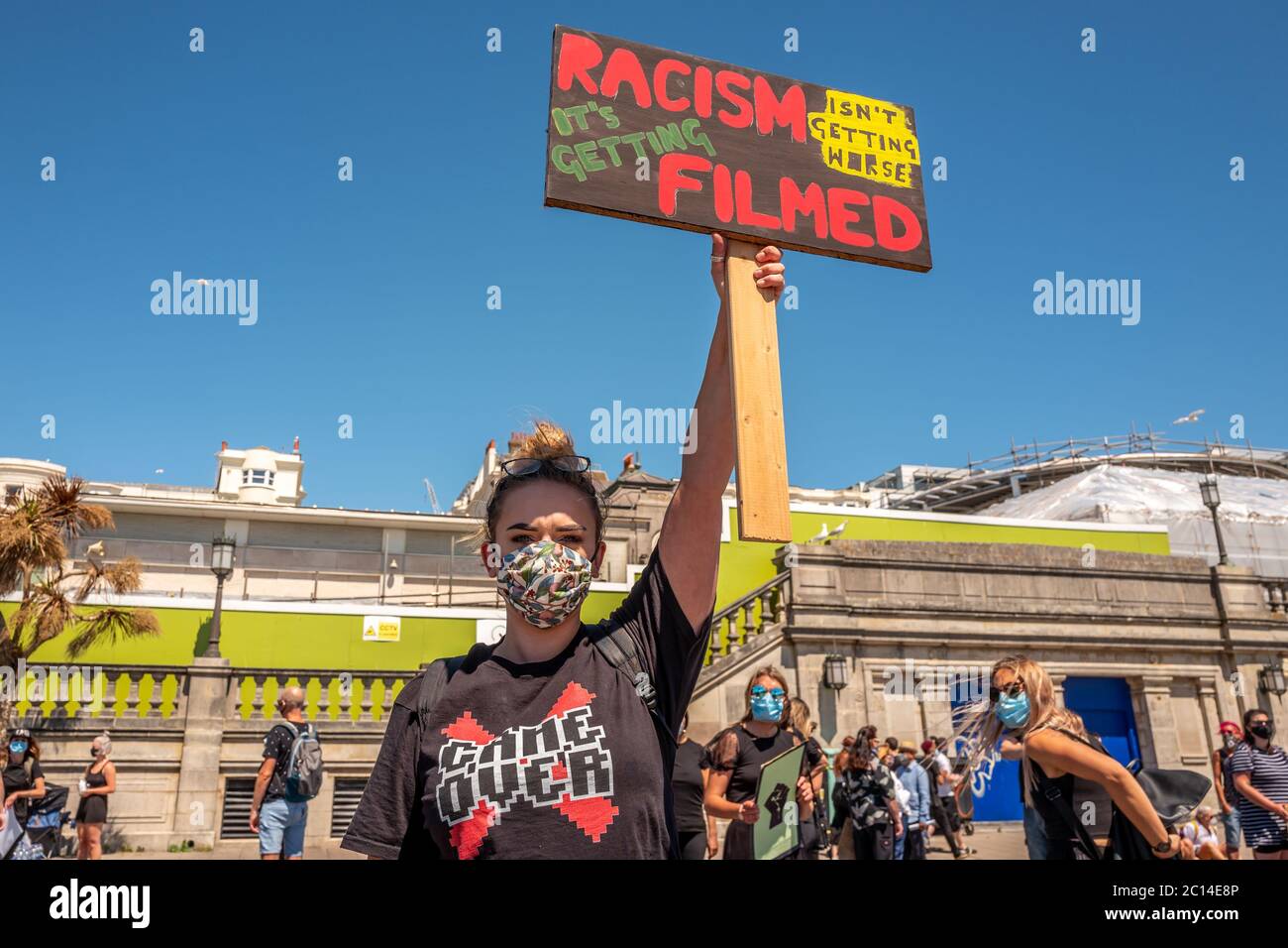 Brighton, Royaume-Uni, 13 juin 2020 : des foules sans précédent assistent au rassemblement Black Lives Matter à Brighton cet après-midi. Banque D'Images