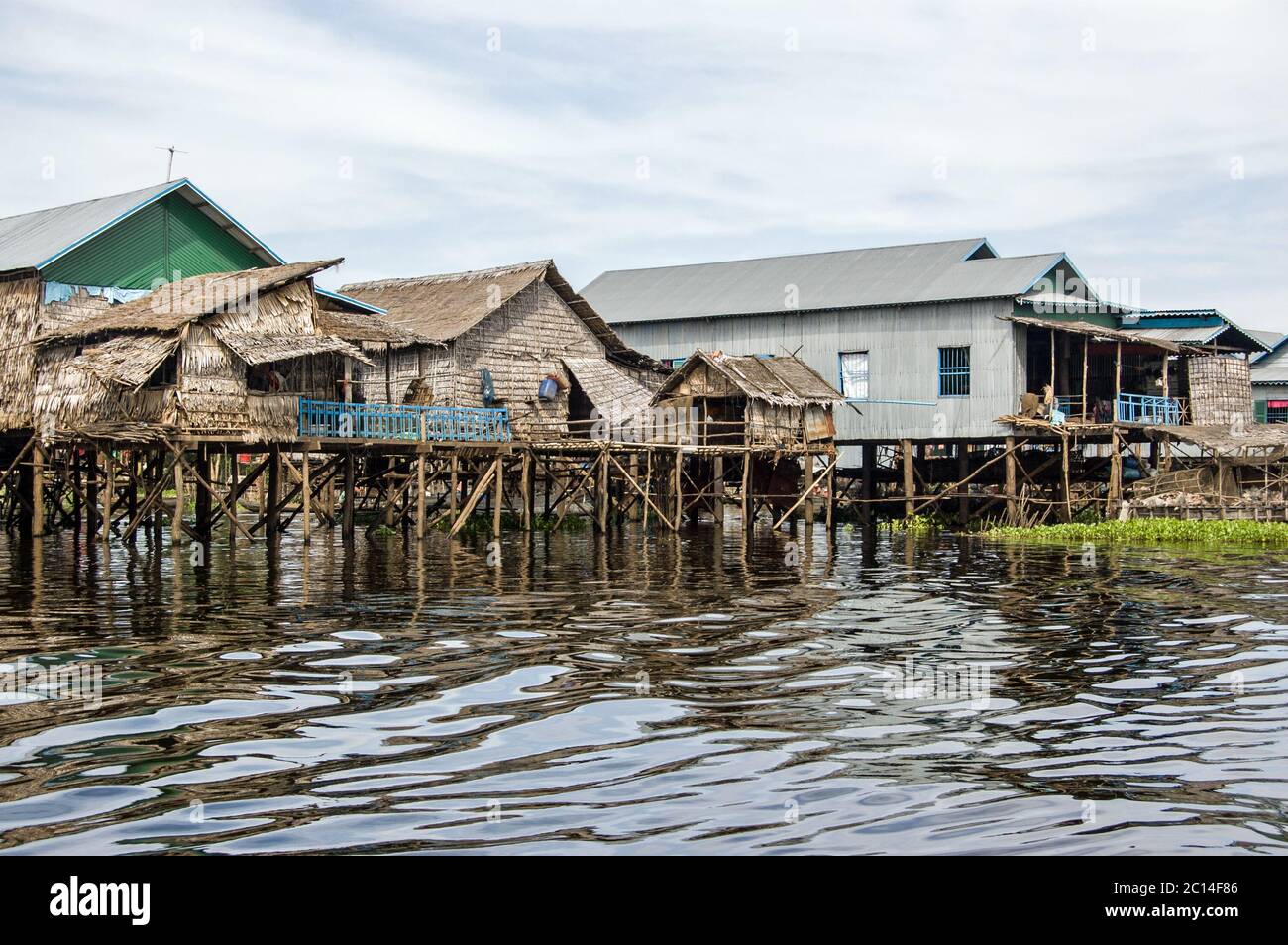 Maisons de village à Kampong Phluk sur le lac Tonle SAP près de Siem Reap, Cambodge. Banque D'Images