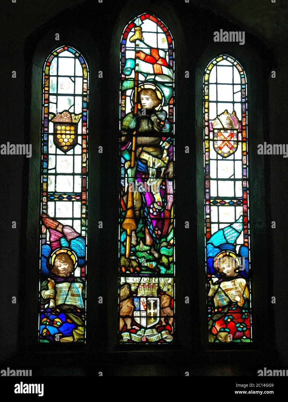 Fenêtre sud. Église Saint-Materriana, Tintagel. Représente St George. Donné en 1903 à la mémoire du dernier Lord Wharncliffe. Banque D'Images