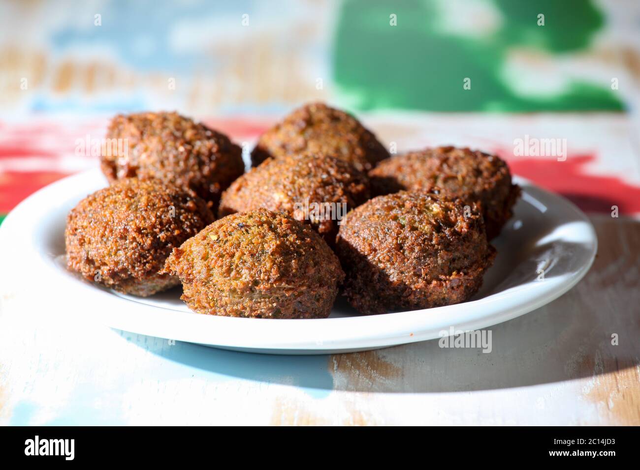 Une assiette de boulettes de falafel (pois chiches frits) Banque D'Images