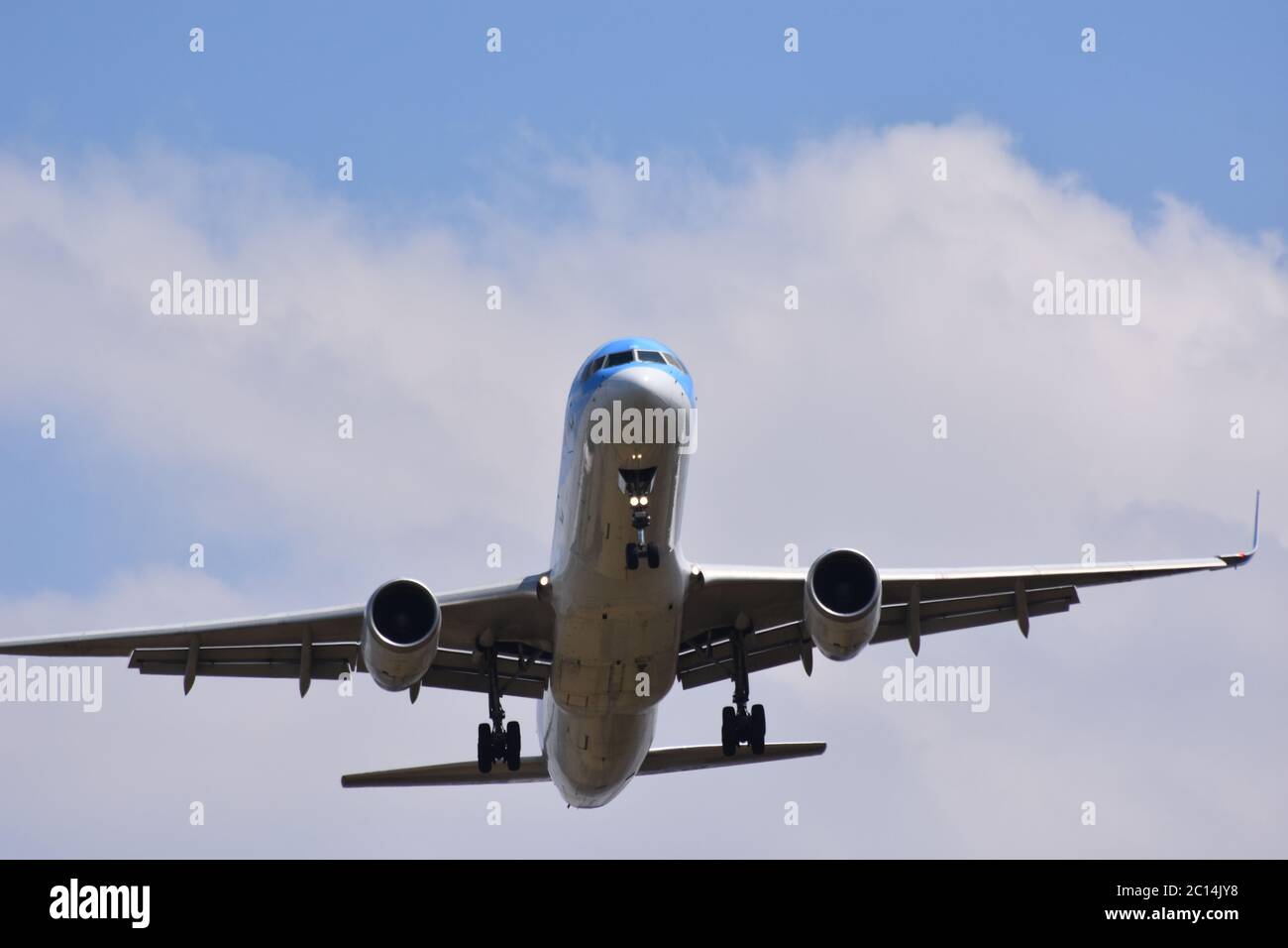 Un avion dans le ciel, l'aéroport international de Bristol, Royaume-Uni. Le 26 juillet 2018 Banque D'Images