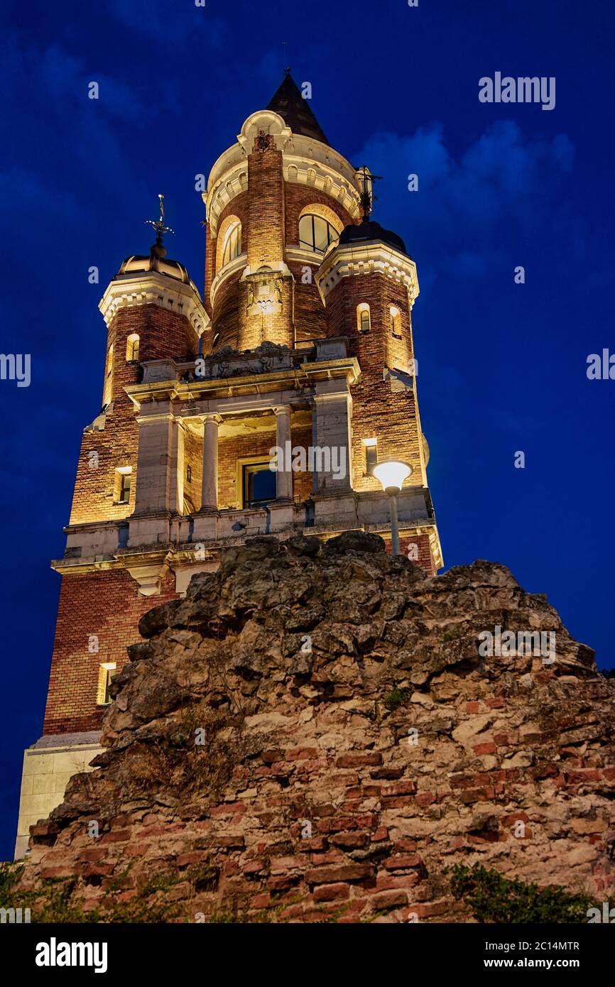 Vue en soirée de l'ancien site historique de la tour Gardos dans la municipalité de Zemun de Belgrade, Serbie Banque D'Images