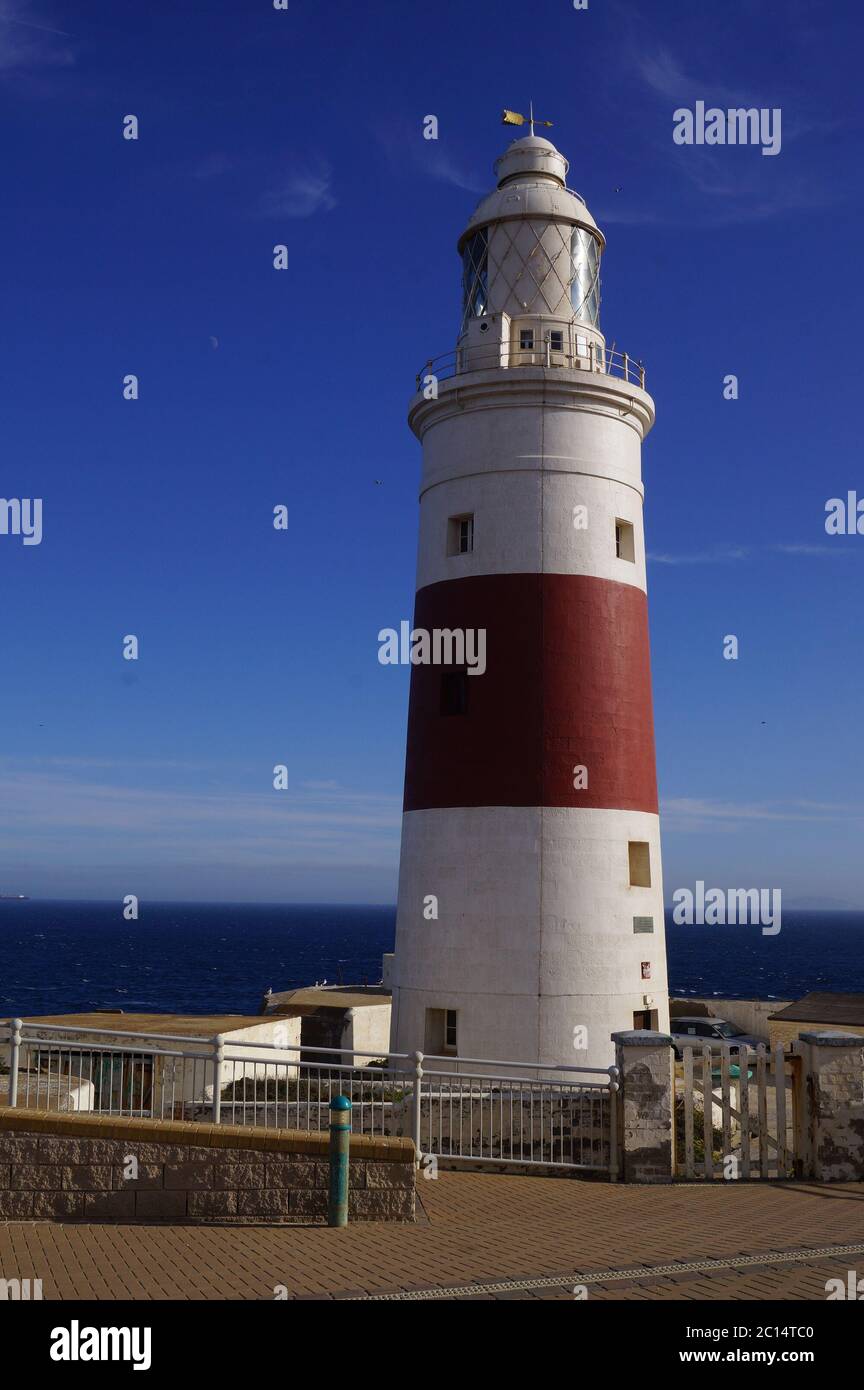 Vue sur le phare d'Europa point à Gibraltar, Royaume-Uni Banque D'Images