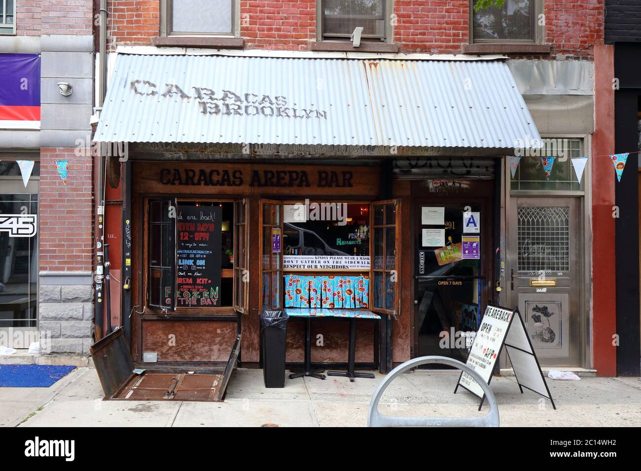 Caracas Arepa Bar, 291 Grand Street, Brooklyn, New York. New York photo d'un restaurant vénézuélien dans le quartier de Williamsburg. Banque D'Images