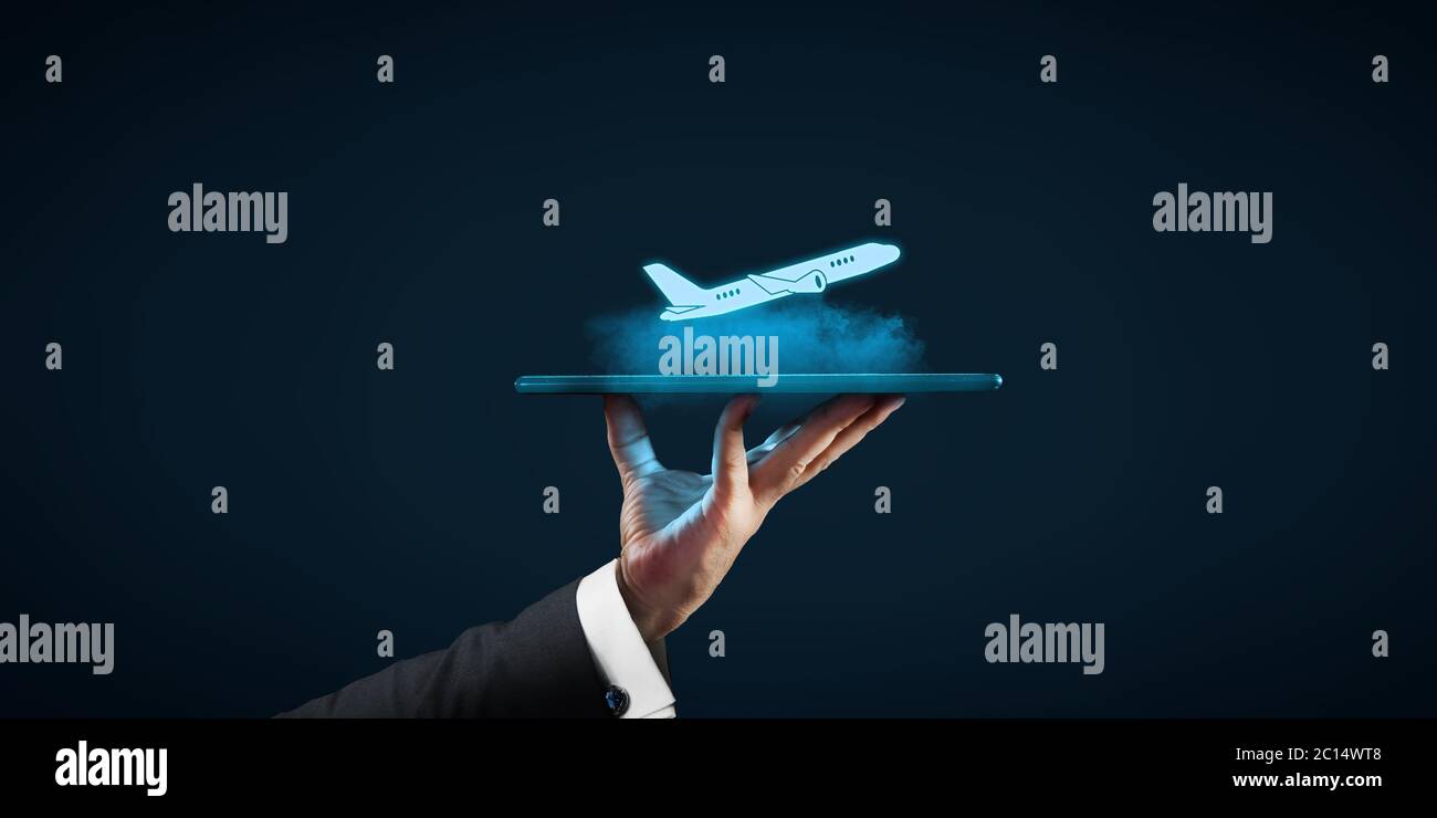 Réservation de billets d'avion sur une tablette numérique ou concepts d'assurance voyage en ligne. Banque D'Images