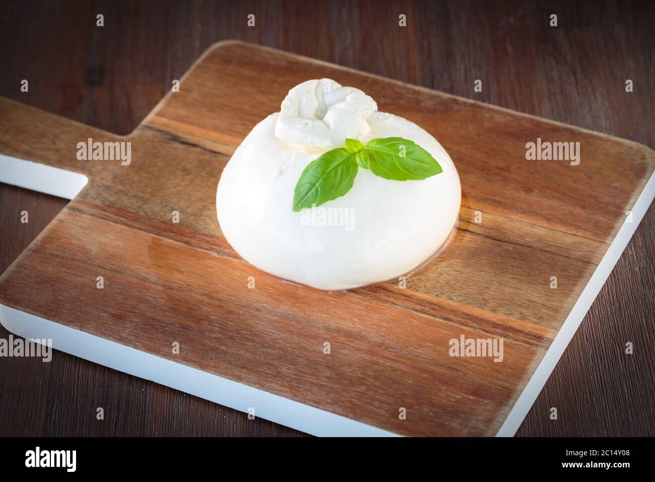La mozzarella burrata italienne Banque D'Images