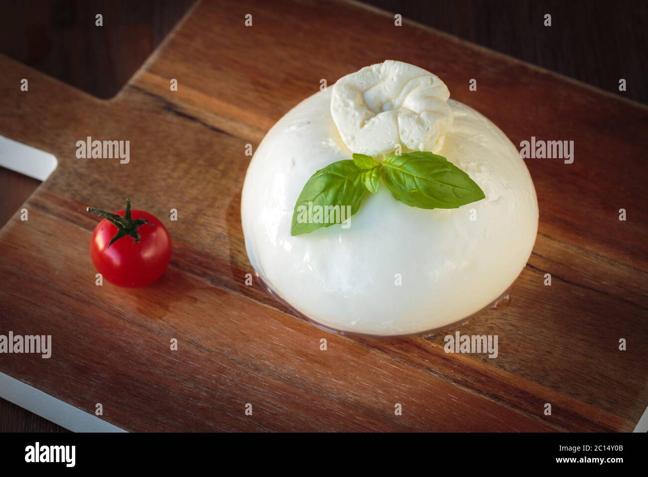 La mozzarella burrata italienne Banque D'Images