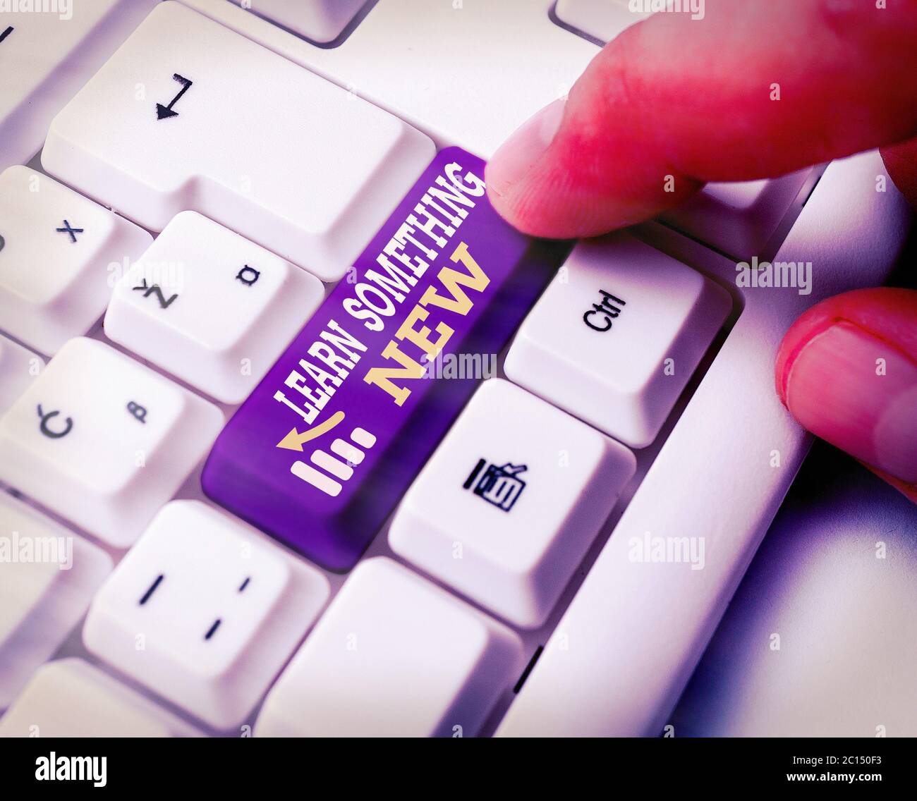 Écriture de texte apprendre quelque chose de nouveau. Photo conceptuelle acquérir des formations, des connaissances ou des compétences différentes Banque D'Images