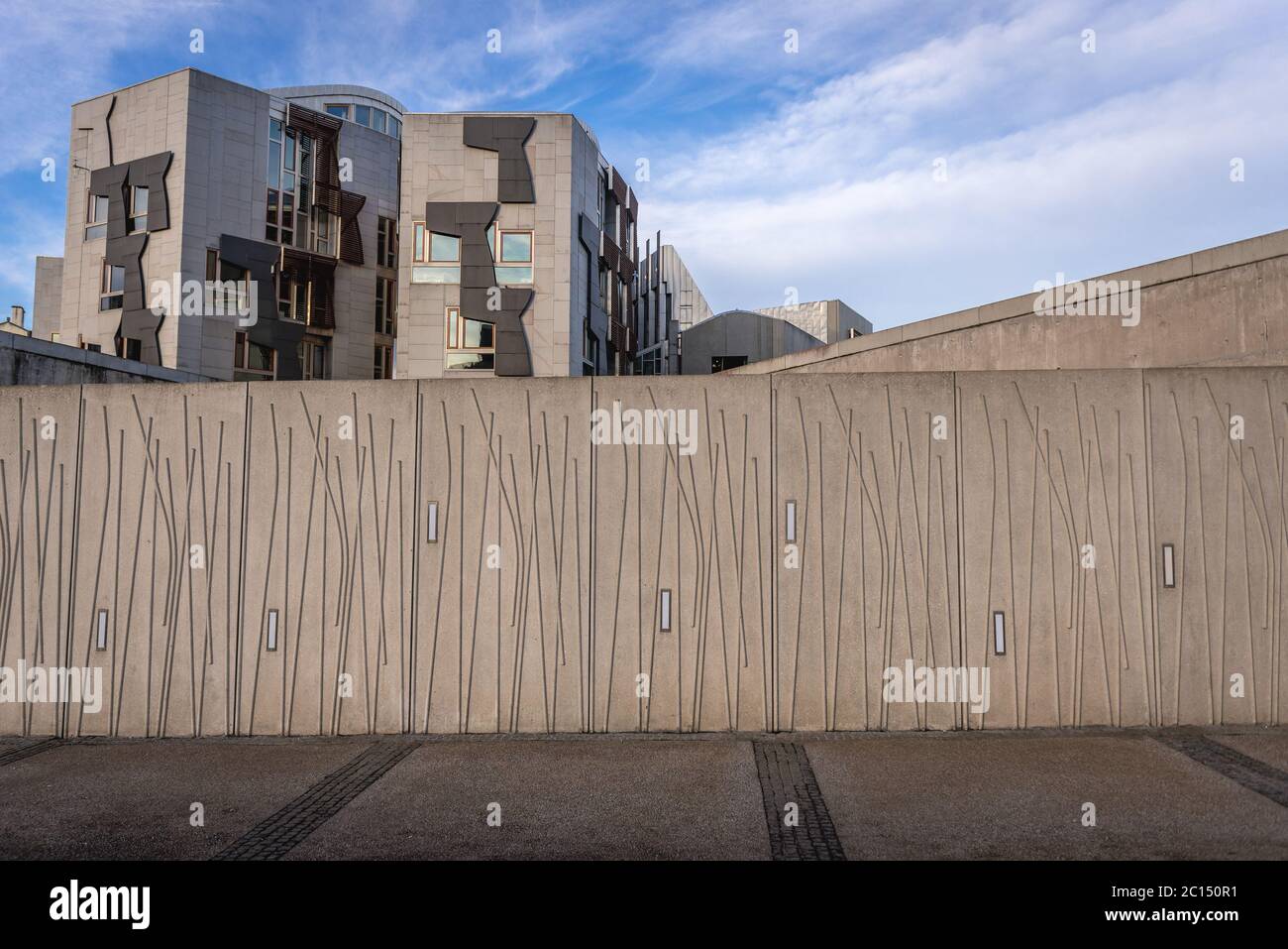 Mur autour du Parlement écossais dans la région de Holyrood à Édimbourg, capitale de l'Écosse, partie du Royaume-Uni Banque D'Images