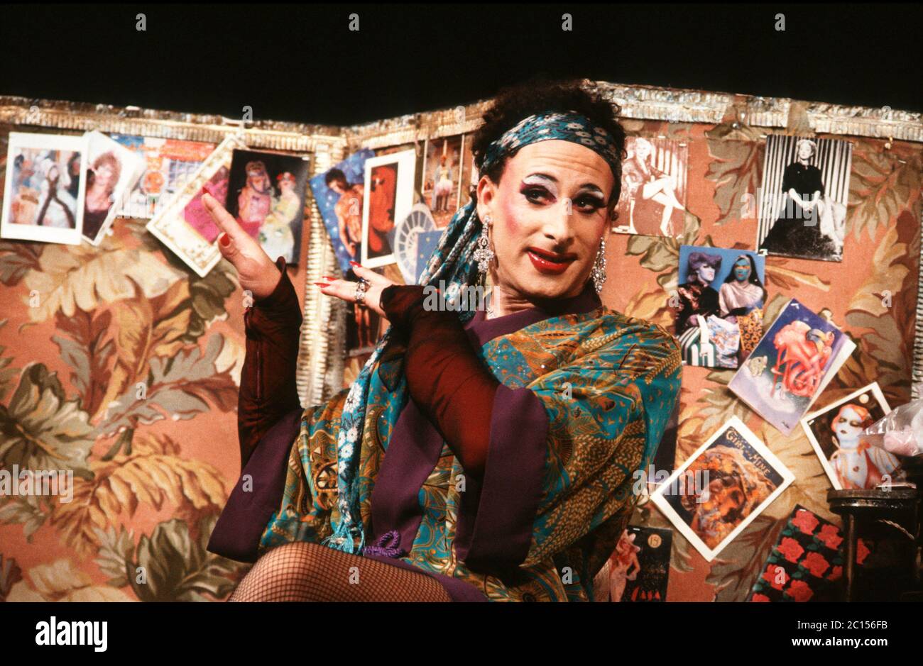 Antony Sher (Arnold Beckoff) dans LA CHANSON DE TORCHE TRILOGY par Harvey Fierstein au théâtre Albery, Londres WC2 30/09/1985 ensemble design: Bill Stabile costumes: Jane Robinson éclairage: Gerry Jenkinson directeur: Robert Allan Ackerman Banque D'Images