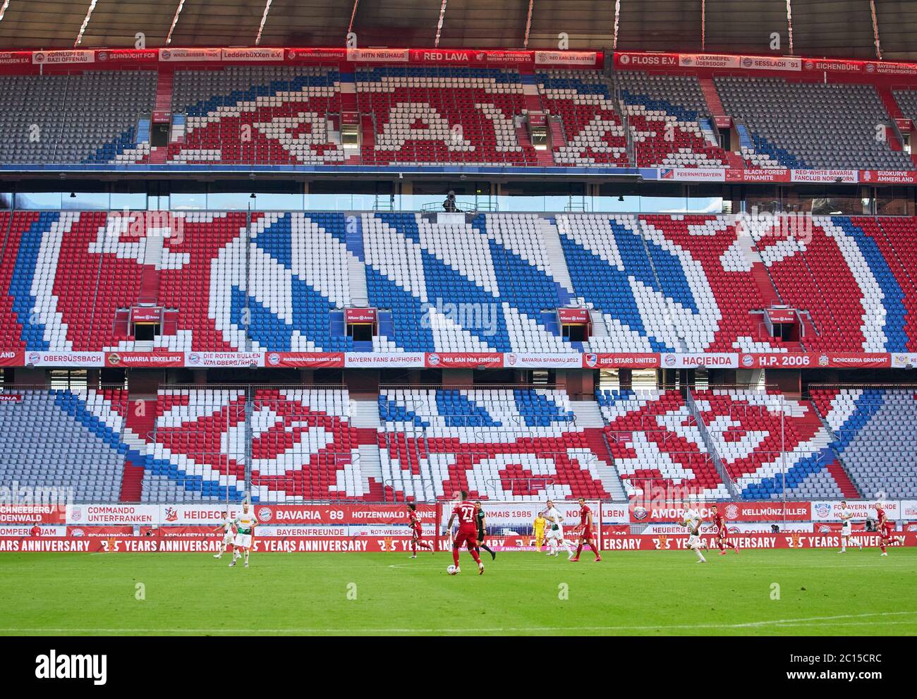 Munich, Allemagne, 13. Juni 2020, Allianz Arena Tribenen beim Spiel FC BAYERN Munich - BORUSSIA MOENCHENGLADBACH 2-1 in der 1.Bundesliga, Saison 2019/2020, 31.Spieltag, Gladbach, © Peter Schatz / Alay Live News important: Les RÉGLEMENTATIONS DFL INTERDISENT TOUTE UTILISATION de PHOTOGRAPHIES comme SÉQUENCES D'IMAGES et/ou QUASI-VIDÉO - National Use et International News OUT SEULEMENT Editorial Banque D'Images