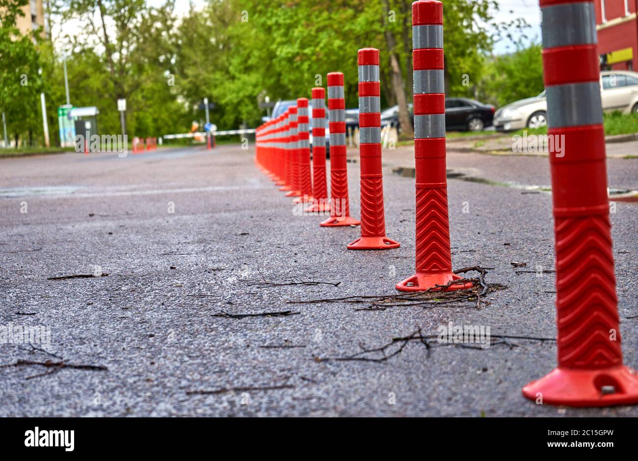 Beaucoup de cônes de circulation sur la route Banque D'Images