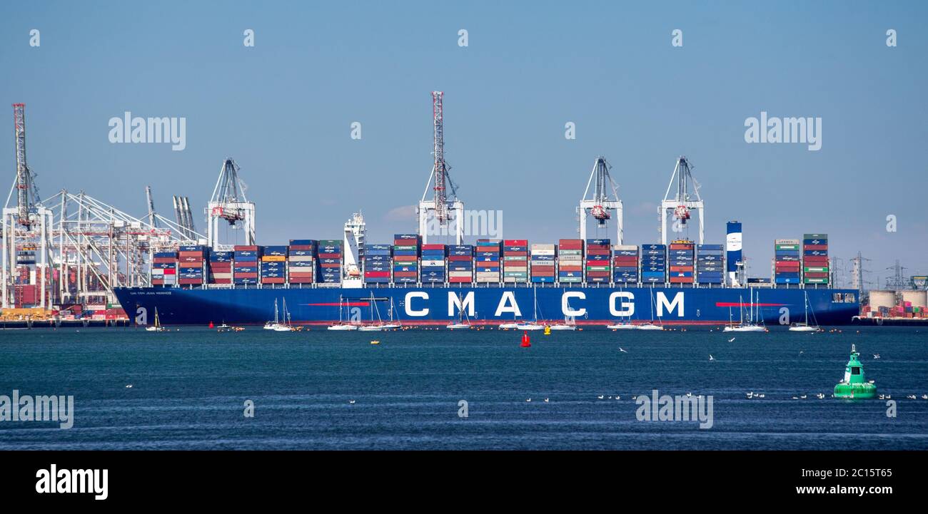 Navire à conteneurs CMA CGM JEAN MERMOZ à Southampton docks, Royaume-Uni Banque D'Images
