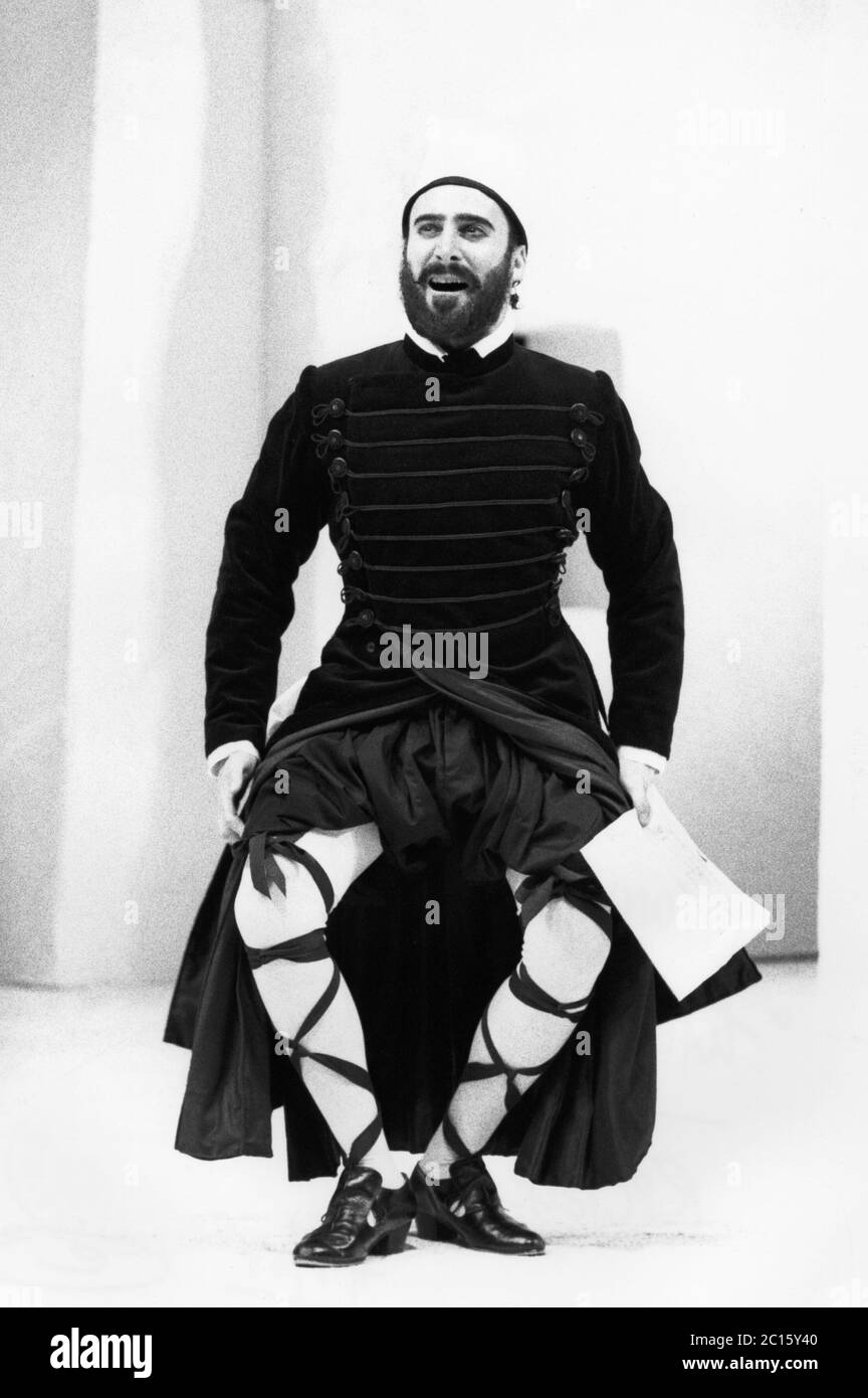 Antony Sher (Malvolio) dans LA DOUZIÈME NUIT par Shakespeare à la Royal Shakespeare Company (RSC), Royal Shakespeare Theatre, Stratford-upon-Avon 07/07/1987 Antony Sher (Malvolio) Royal Shakespeare Company (RSC) / Royal Shakespeare Theatre Stratford-upon-Avon 07/07/1987 Banque D'Images