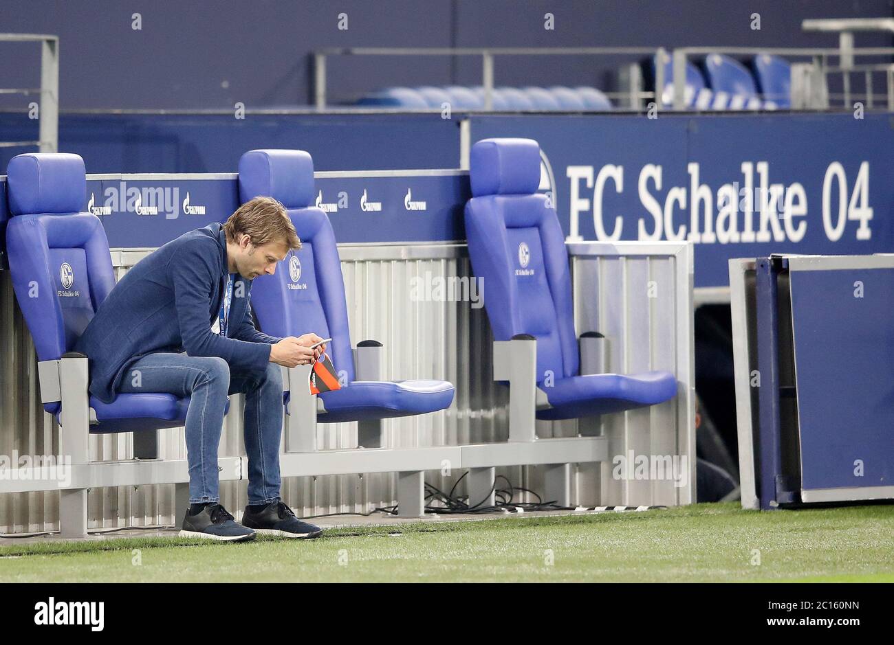 Ville de Gelsenkirchen, Allemagne. 2020 juin 19. Firo, sport: Football: 1.Bundesliga: Saison 20/14.06.2020: .04, 31e match: FC Schalke   - Bayer Leverkusen directeur sportif Simon Rolfes (Leverkusen) crédit: Christof Koepsel/Witters/POOL/via firosportphoto pour les journalistes seulement! Uniquement pour usage éditorial ! | usage dans le monde entier/dpa/Alamy Live News Banque D'Images