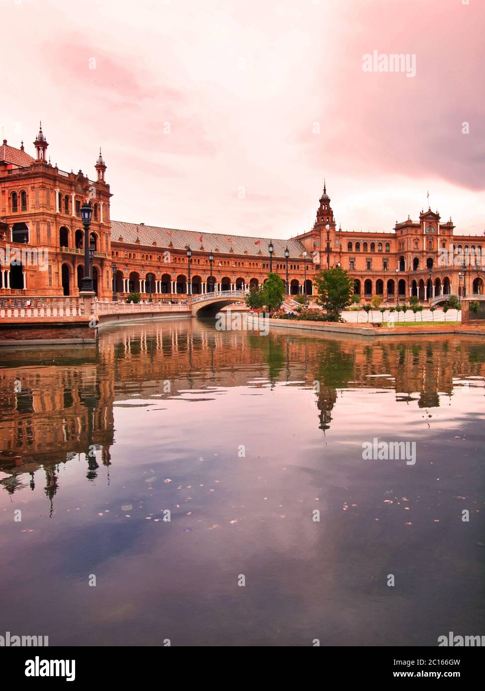 Place espagnole à Séville au coucher du soleil, Espagne Banque D'Images