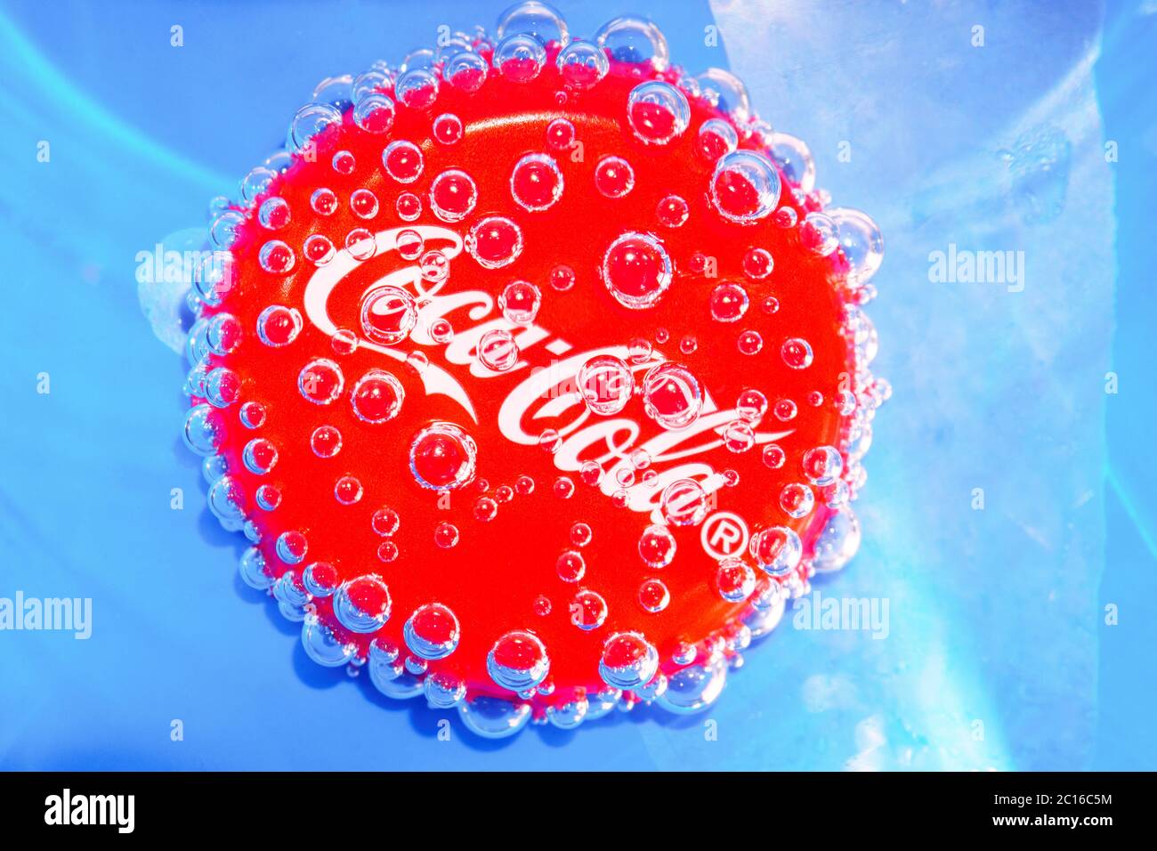 Cola Rouge Coca cola bottle cap Banque de photographies et d’images à haute ...