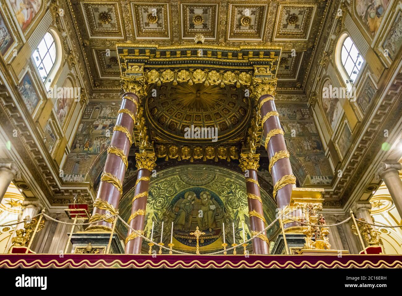 Vue de dessous de l'autel dans la basilique de Sainte Marie majeure Banque D'Images