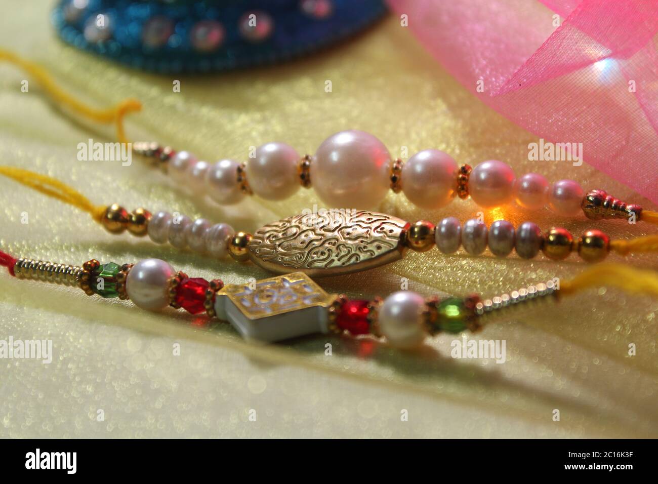 Raksha Bandhan festival, concept montrant le designer Rakhi Banque D'Images Raksha Bandhan festival, concept montrant le designer Rakhi Banque D'Images