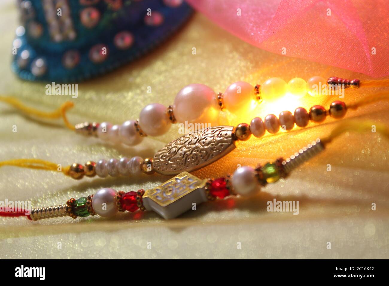 Raksha Bandhan festival, concept montrant le designer Rakhi Banque D'Images Raksha Bandhan festival, concept montrant le designer Rakhi Banque D'Images