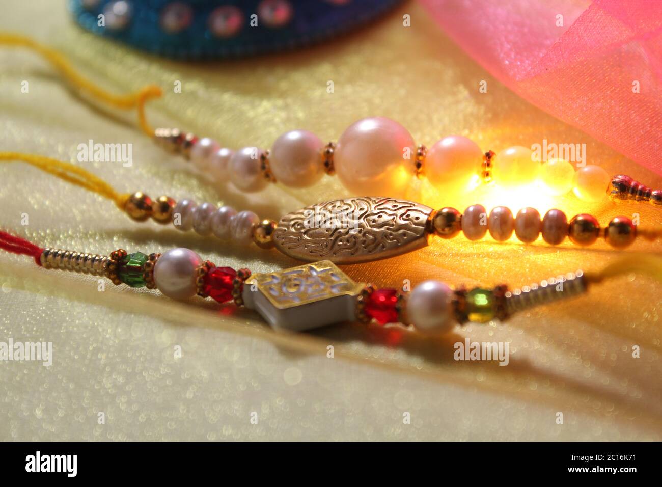 Raksha Bandhan festival, concept montrant le designer Rakhi Banque D'Images Raksha Bandhan festival, concept montrant le designer Rakhi Banque D'Images