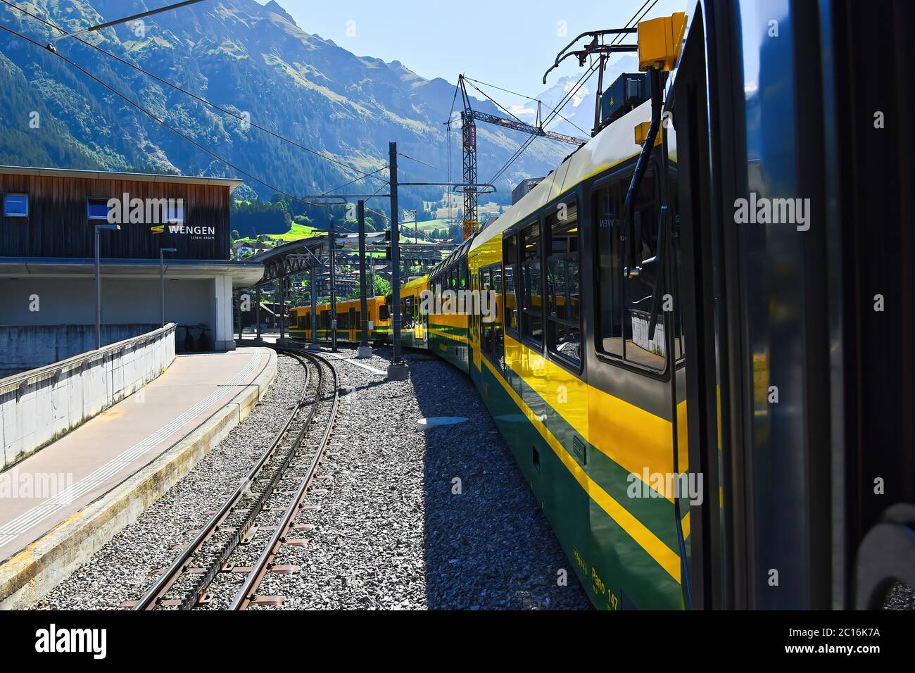 Gare Wengen partie de Bernese Highlands chemin de fer à Grindelwald , région de Jungfrau, Oberland bernois, Suisse. Banque D'Images
