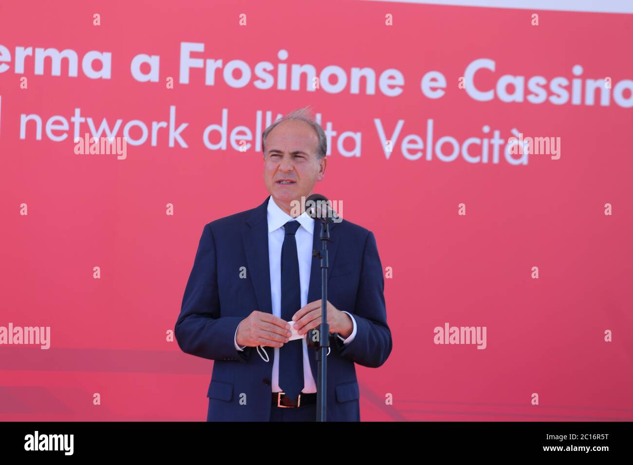 Frosinone, Italie - 14 juin 2020 : Discours du PDG et directeur général du Groupe FS italien Gianfranco Battisti pour le voyage inaugural de la Frecciarossa Milan Central - Naples Central via Frosinone / Cassino Banque D'Images