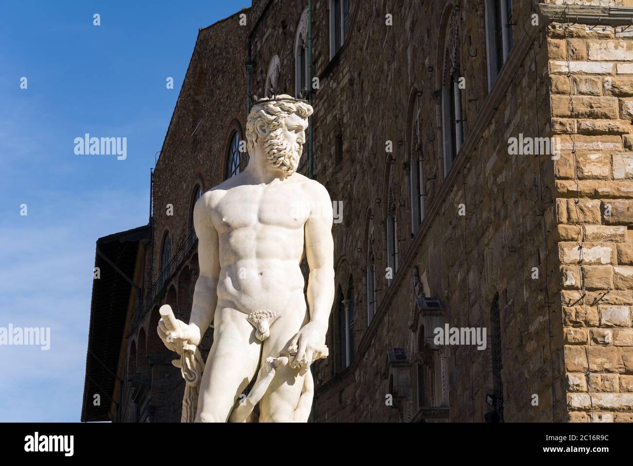 Neptune Dieu de la mer. Statue en marbre de la fontaine de Neptune, érigée en 1565 sur la Piazza delle Signoria, dans le centre historique de Florence. ITA Banque D'Images