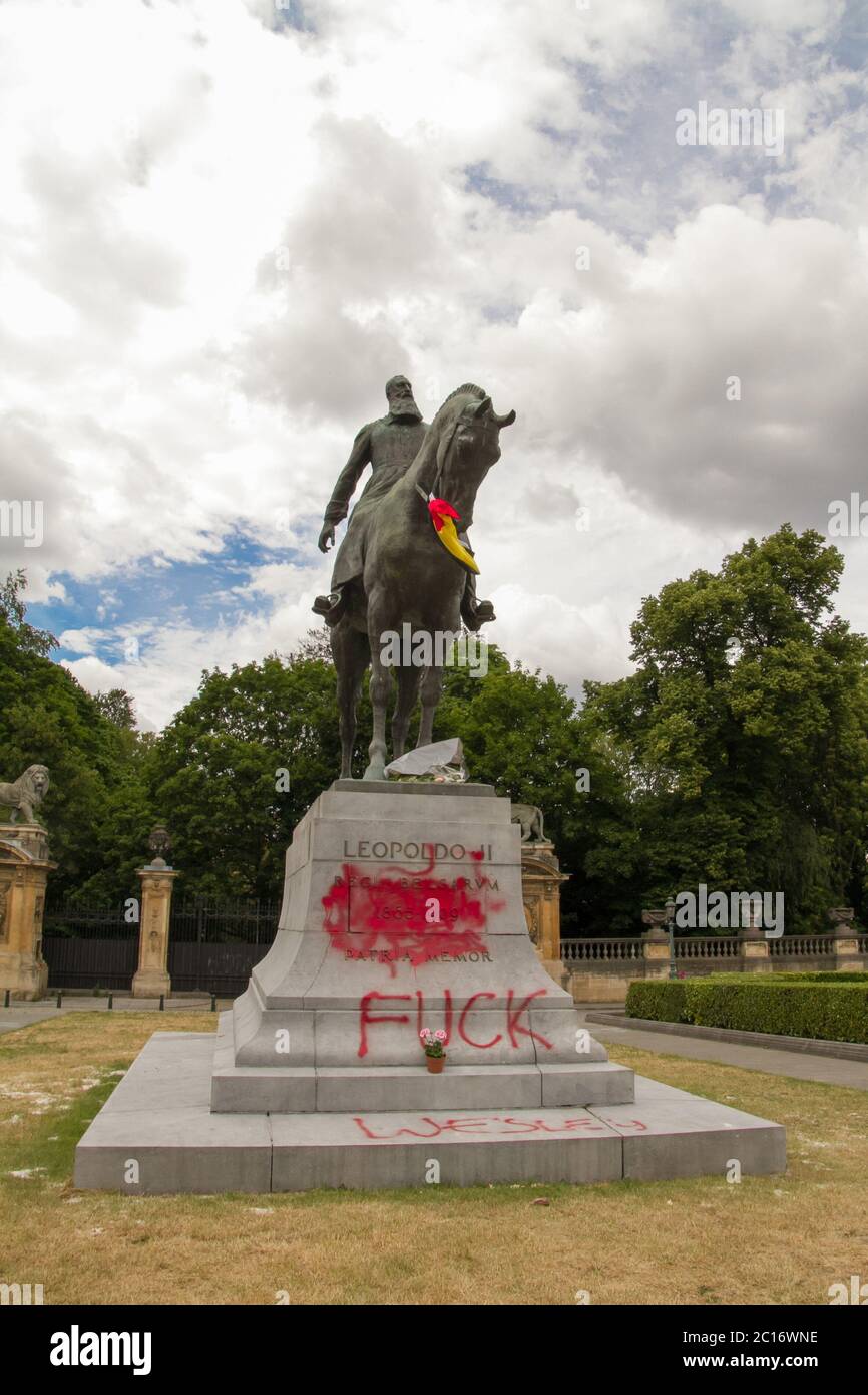 La vie noire compte, statue du roi Léopold II vandalisée en Belgique par des militants (la vie noire compte) dénonçant le passé colonial. Banque D'Images