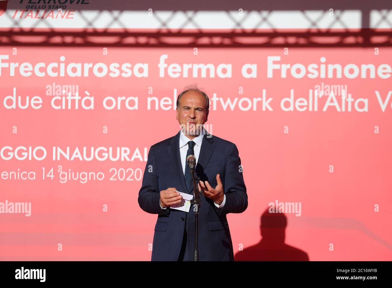 Cassino, Italie - 14 juin 2020 : Discours du PDG et directeur général du Groupe italien FS Gianfranco Battisti pour le voyage inaugural de la Frecciarossa Milan Central - Naples Central via Frosinone / Cassino Banque D'Images